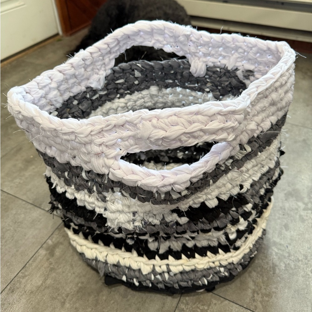 Rag rug Handmade crocheted toy laundry basket Car organizer Cat bed with pocket